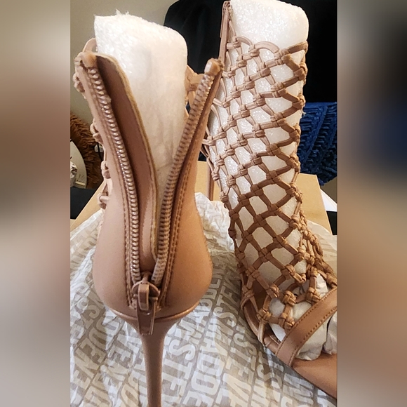 Steve Madden Women's Tan Stilettos 5.5 NWB - Picture 4 of 8